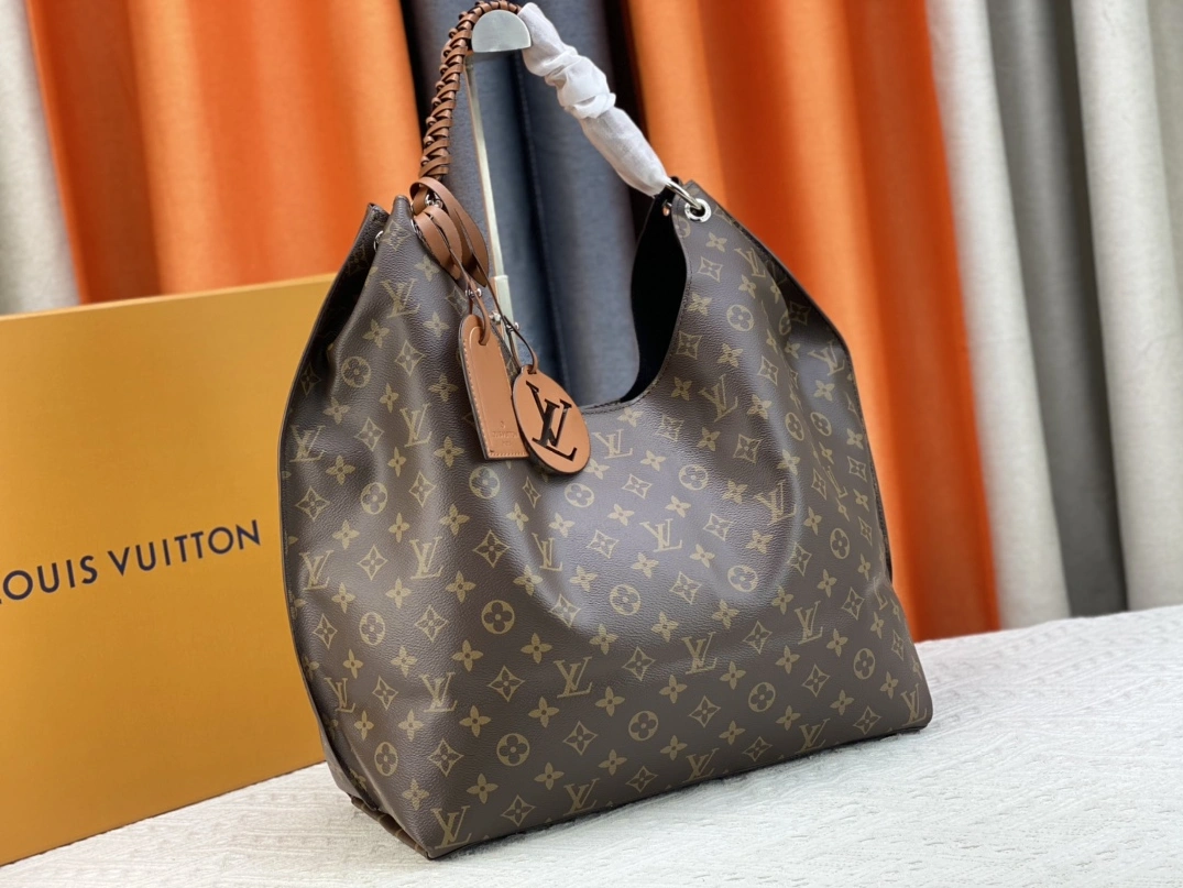 Comfortable 1812 Louis Vuitton AAA Quality Handbags For Women