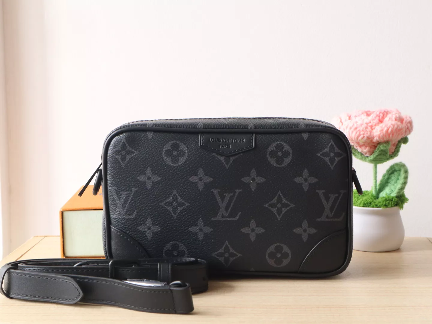 Comfortable 3903 Louis Vuitton AAA Quality Messenger Bags For Unisex