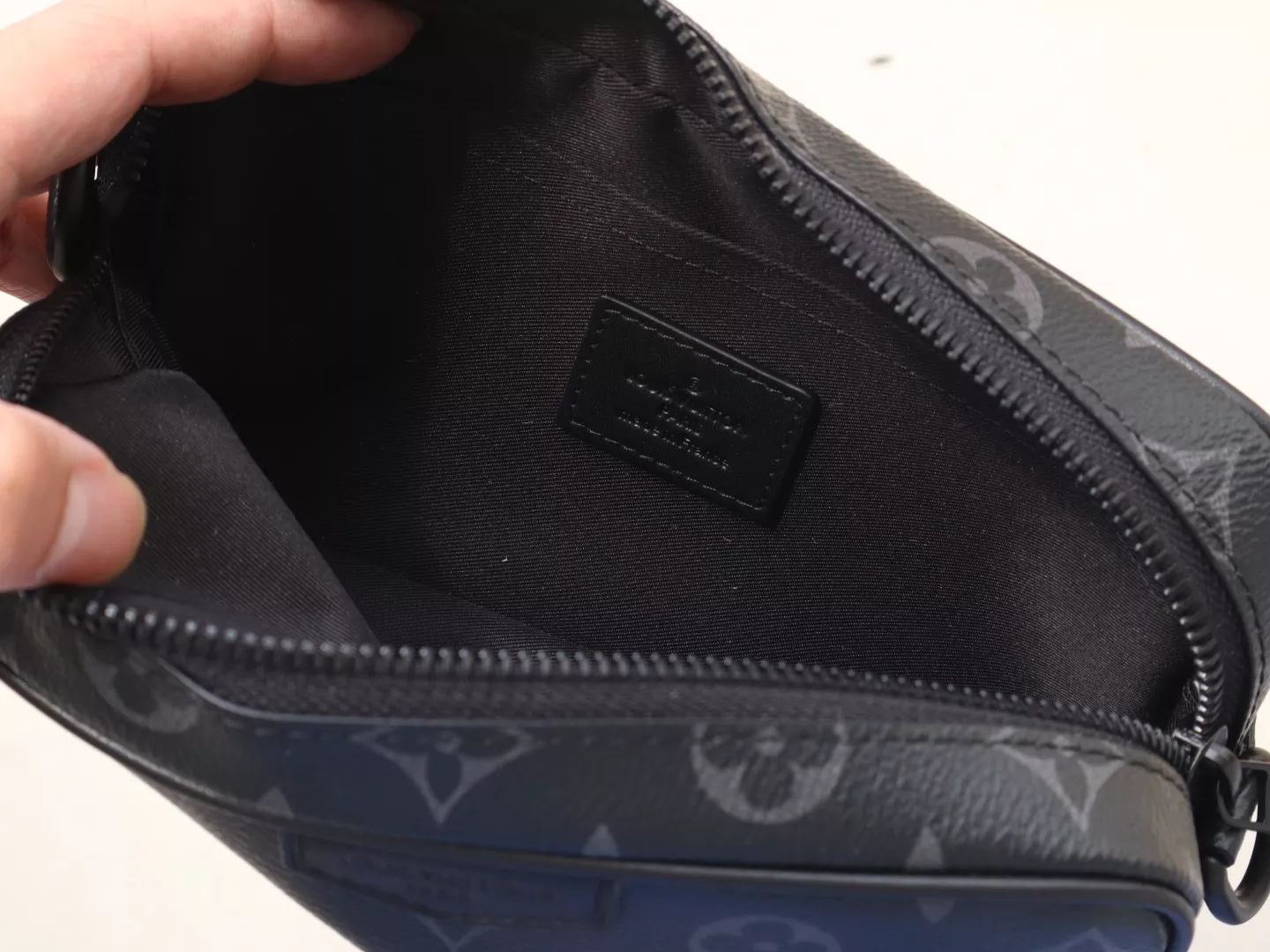 Comfortable 3903 Louis Vuitton AAA Quality Messenger Bags For Unisex - Image 8