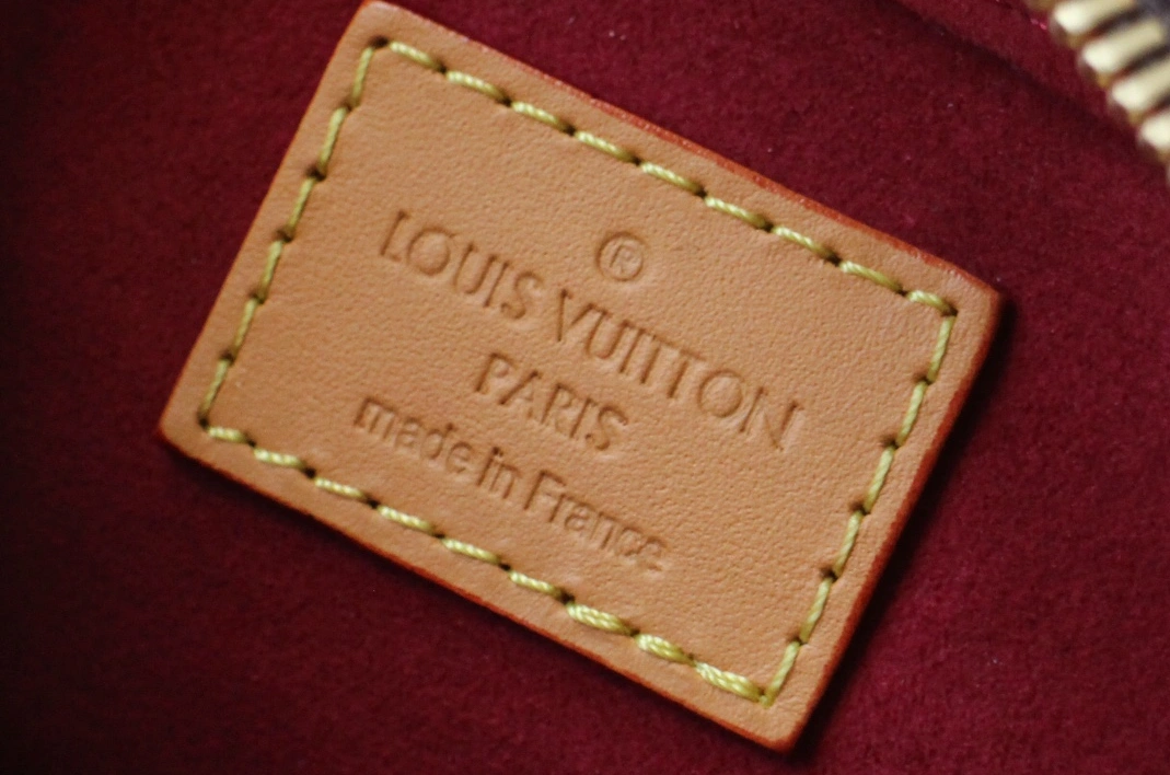 Comfortable 5814 Louis Vuitton AAA Quality Messenger Bags For Women - Image 8