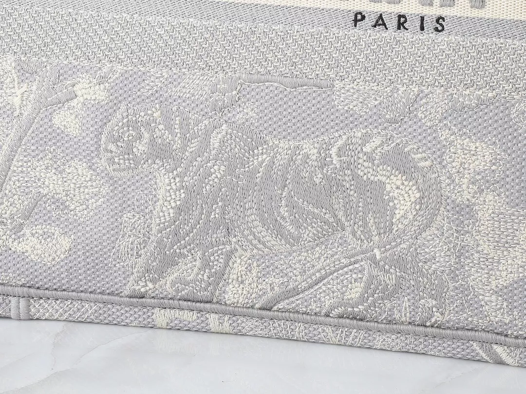 Comfortable 8255 Christian Dior AAA Quality Tote-Handbags For Women - Image 6