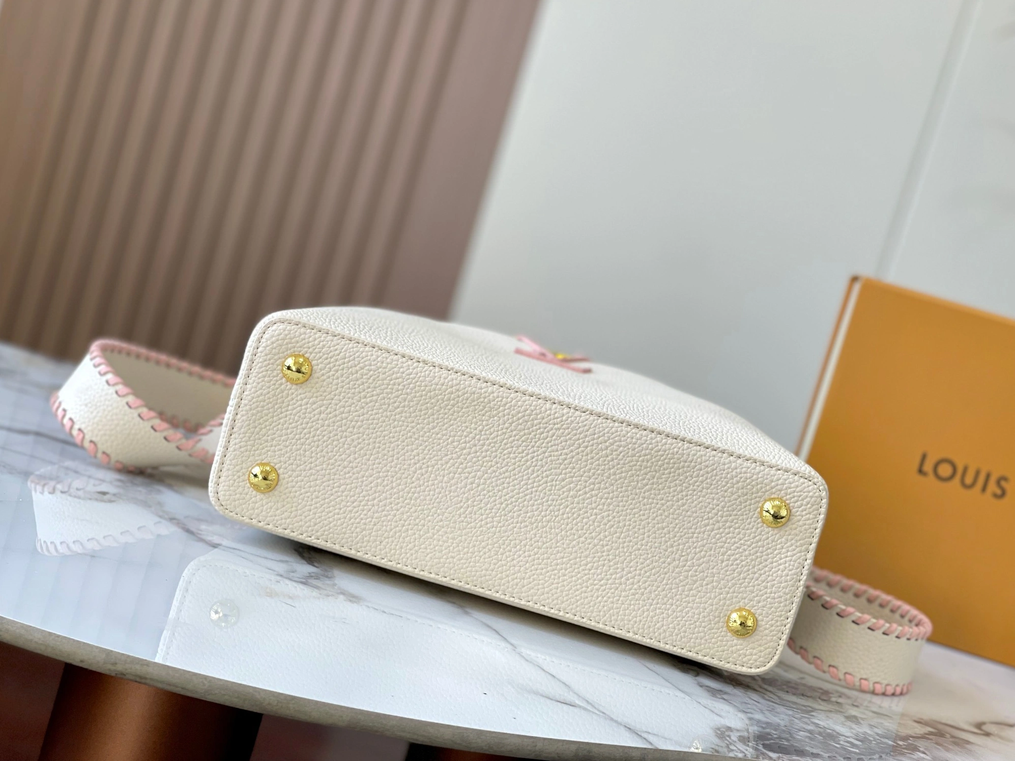 Compact 305 Louis Vuitton AAA Quality Messenger Bags For Women - Image 4