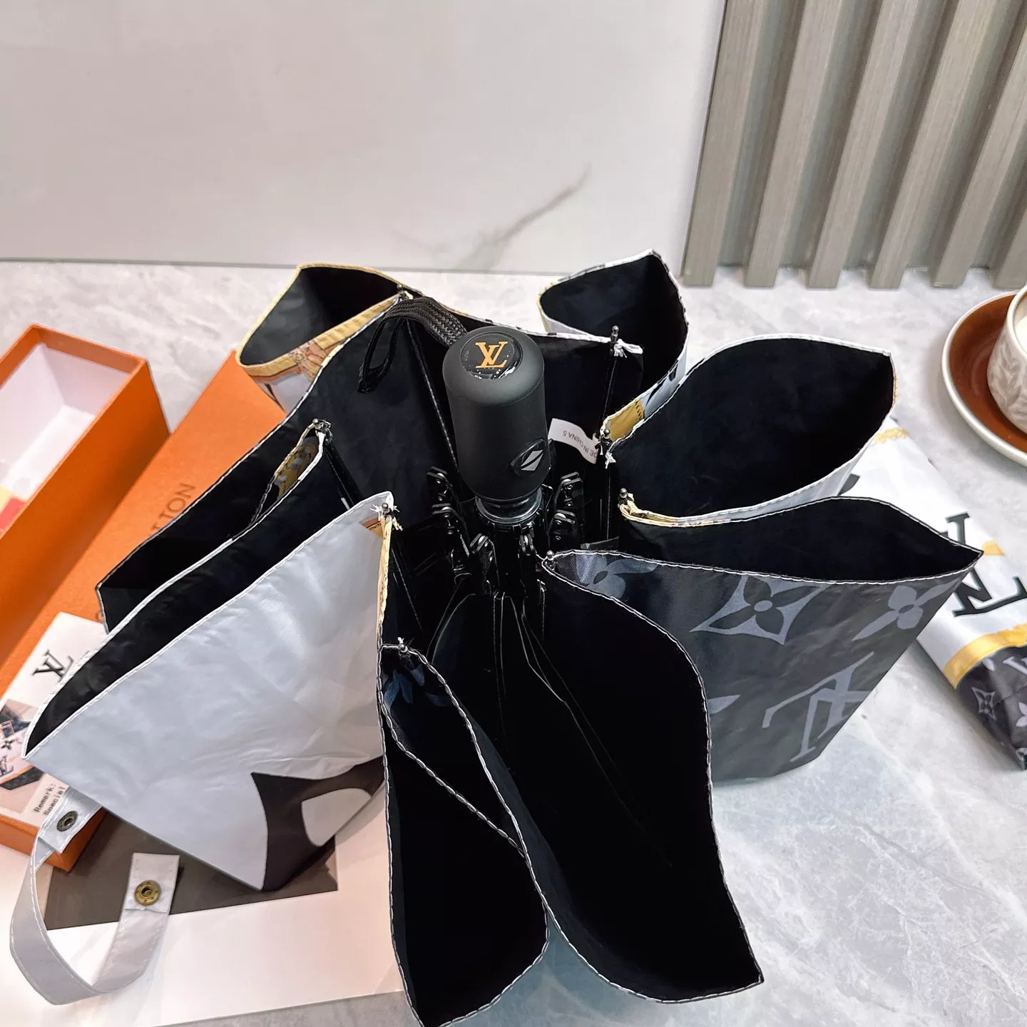 Cozy 2317 Louis Vuitton Umbrellas - Image 6