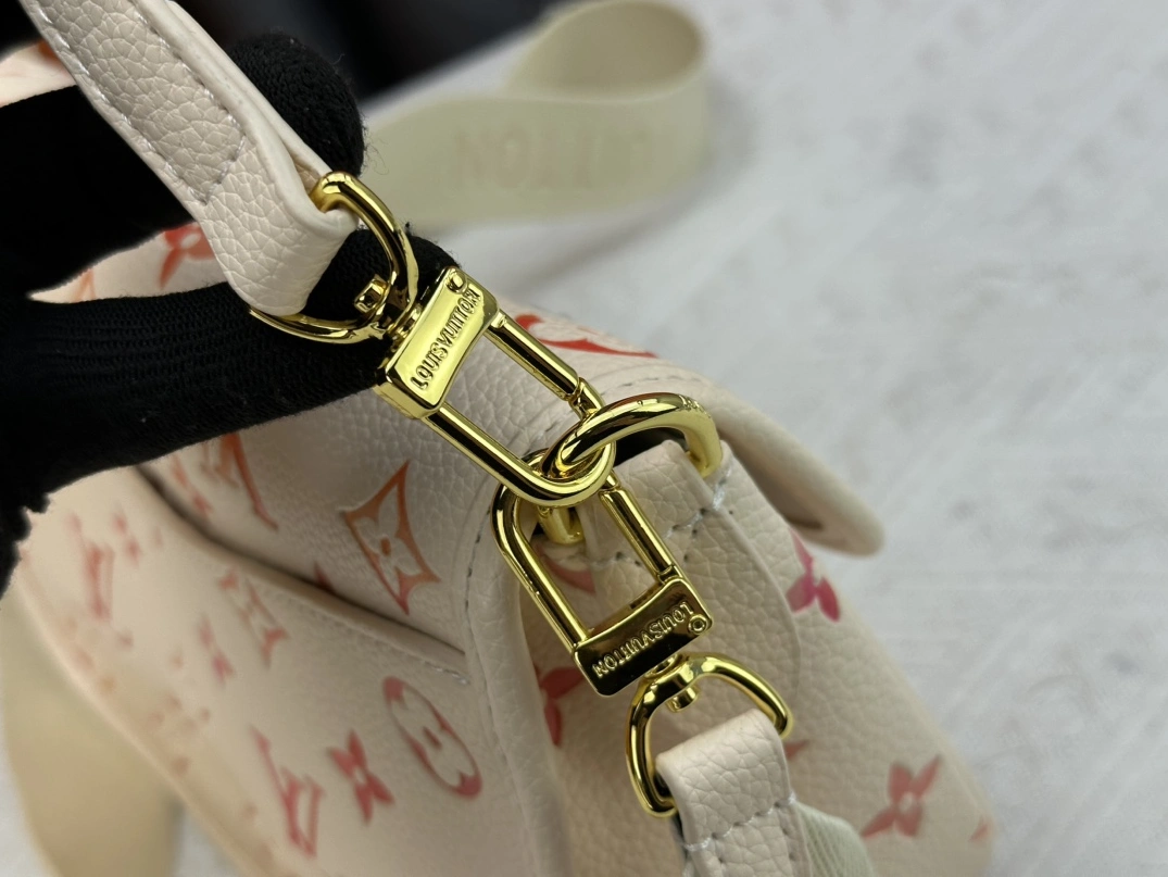 Cozy 7374 Louis Vuitton AAA Quality Messenger Bags For Women - Image 7