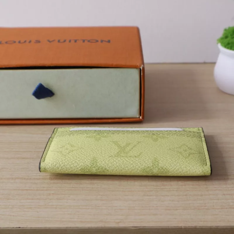 Cozy 9250 Louis Vuitton AAA Quality Card Case - Image 3