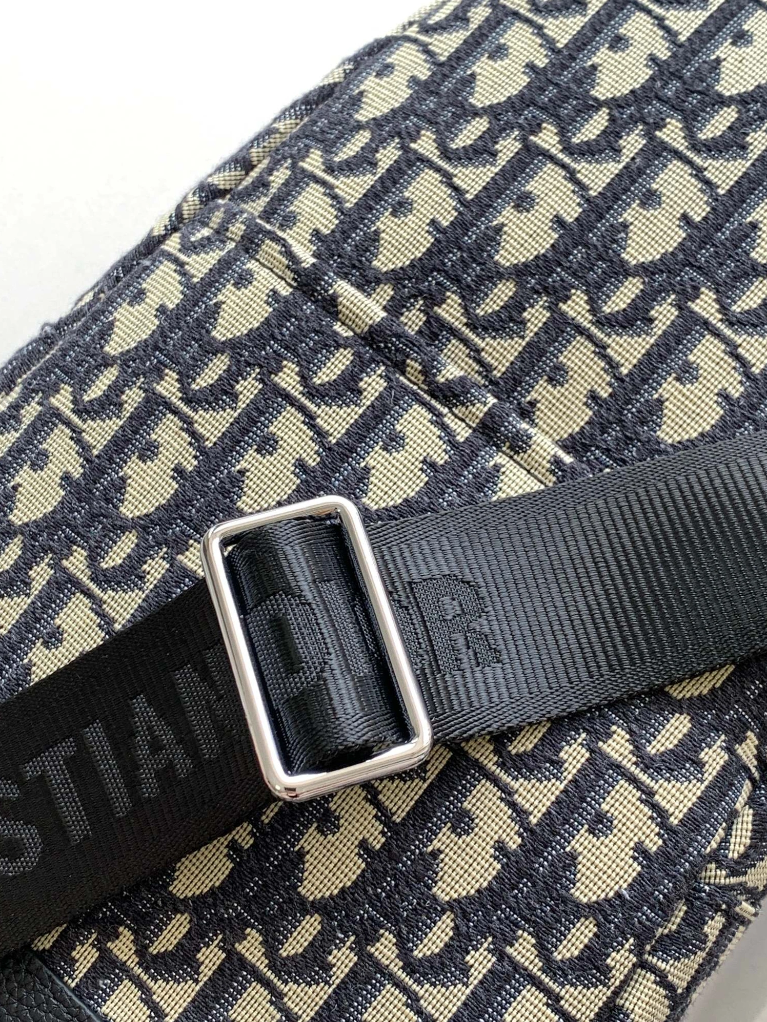 Cozy 9880 Christian Dior AAA Man Messenger Bags - Image 6