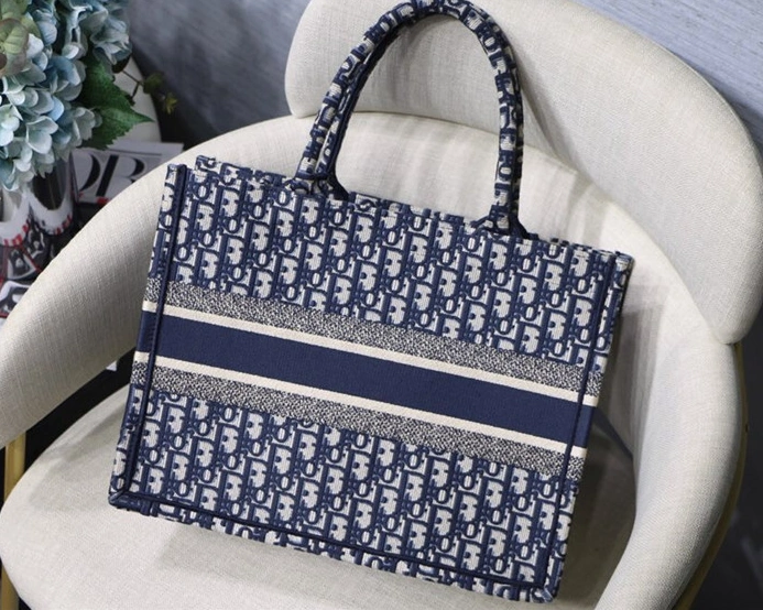 DailyWear 2378 Christian Dior AAA Tote-Handbags For Women - Image 4