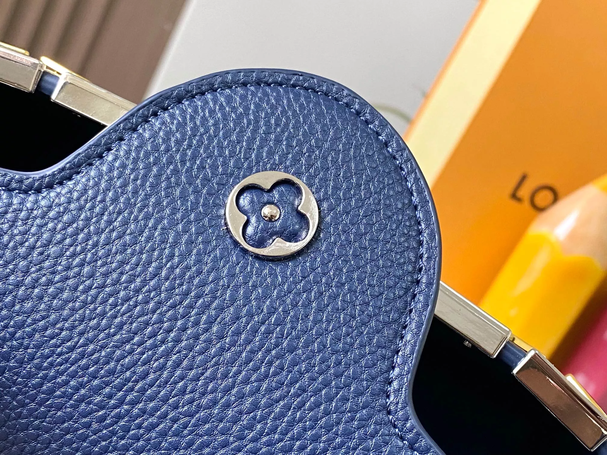 DailyWear 273 Louis Vuitton AAA Quality Messenger Bags For Women - Image 7