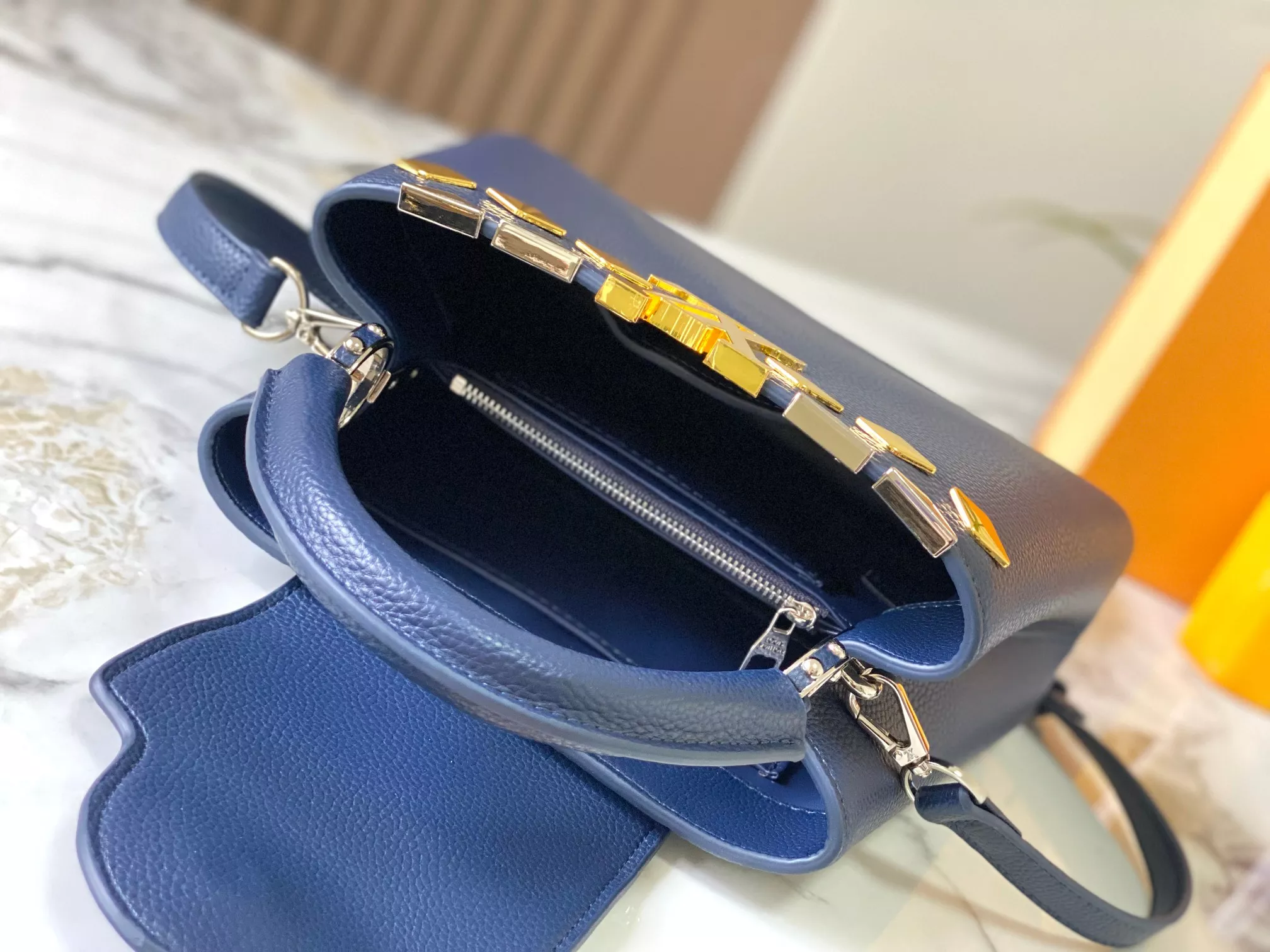 DailyWear 273 Louis Vuitton AAA Quality Messenger Bags For Women - Image 8