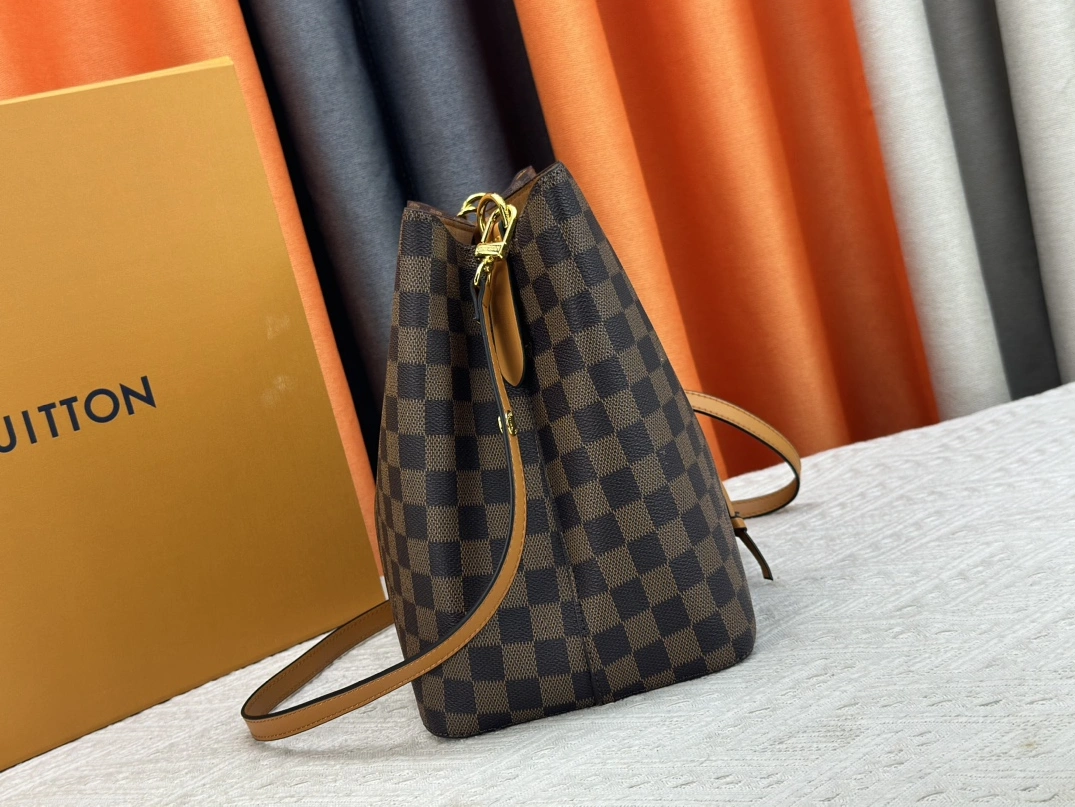 DailyWear 9910 Louis Vuitton AAA Quality Messenger Bags For Women