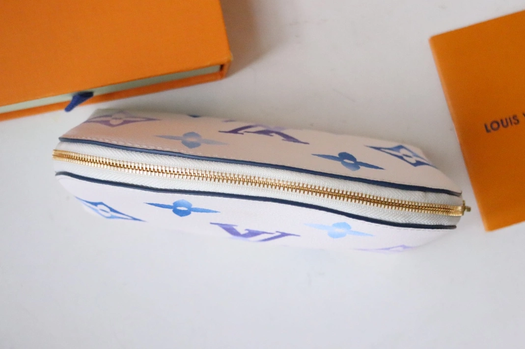 Durable 6598 Louis Vuitton AAA Quality Wallets For Women - Image 4