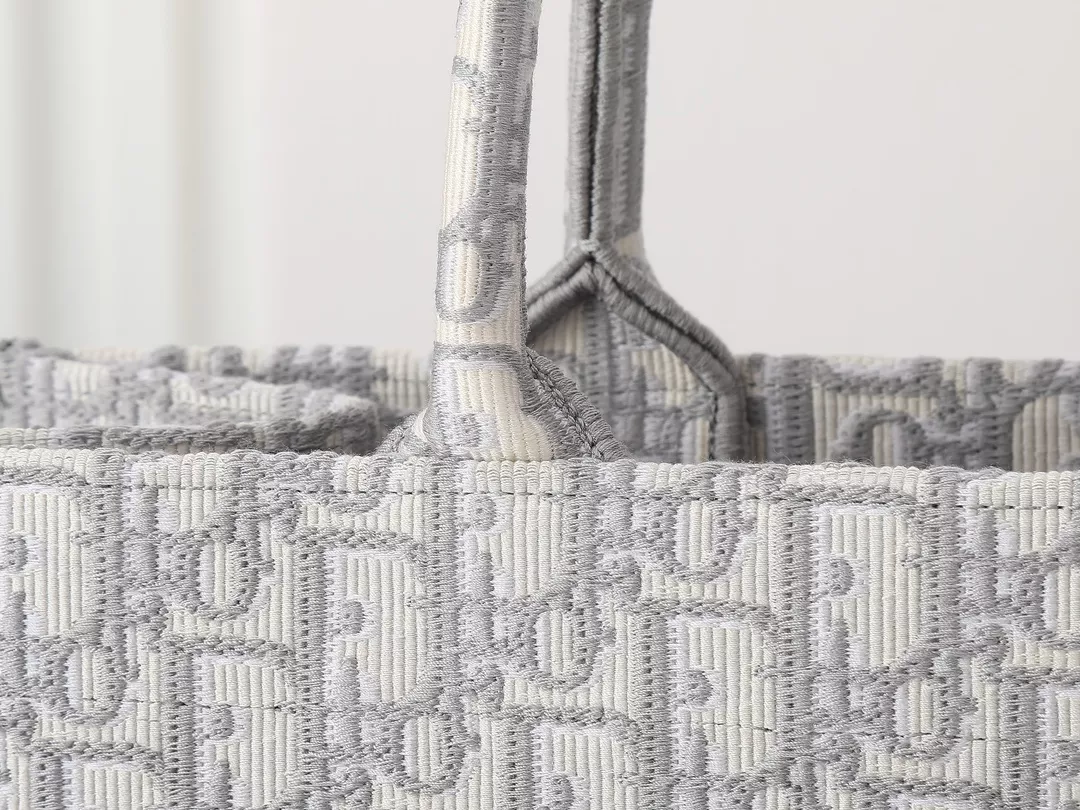 Durable 7107 Christian Dior AAA Quality Tote-Handbags For Women - Image 5