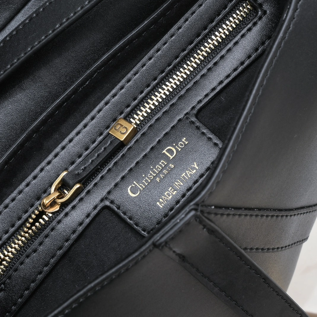 Durable 9617 Christian Dior AAA Quality Messenger Bags For Women - Image 8