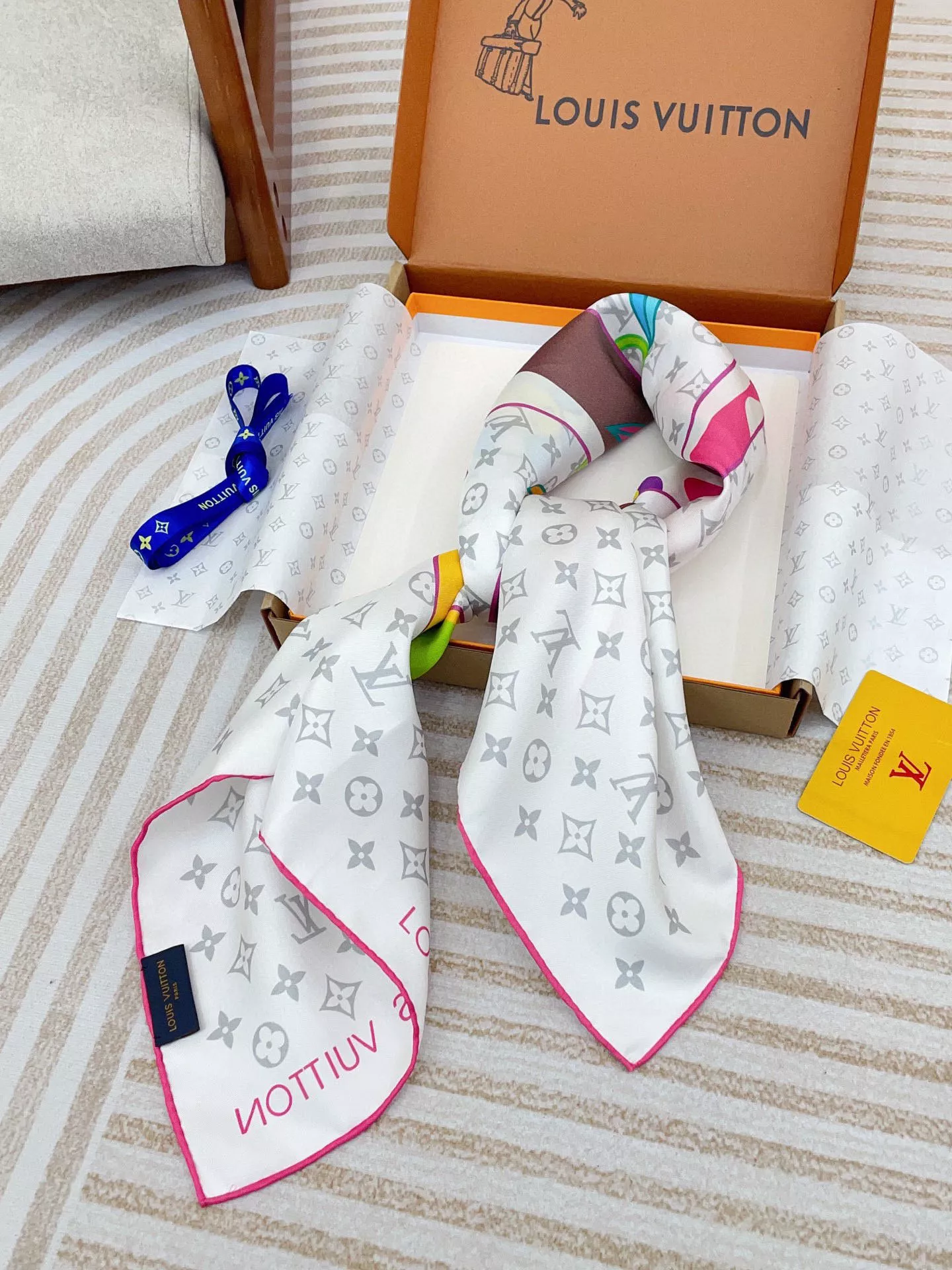 EasyMatch 1664 Louis Vuitton Silk Squares - Image 3