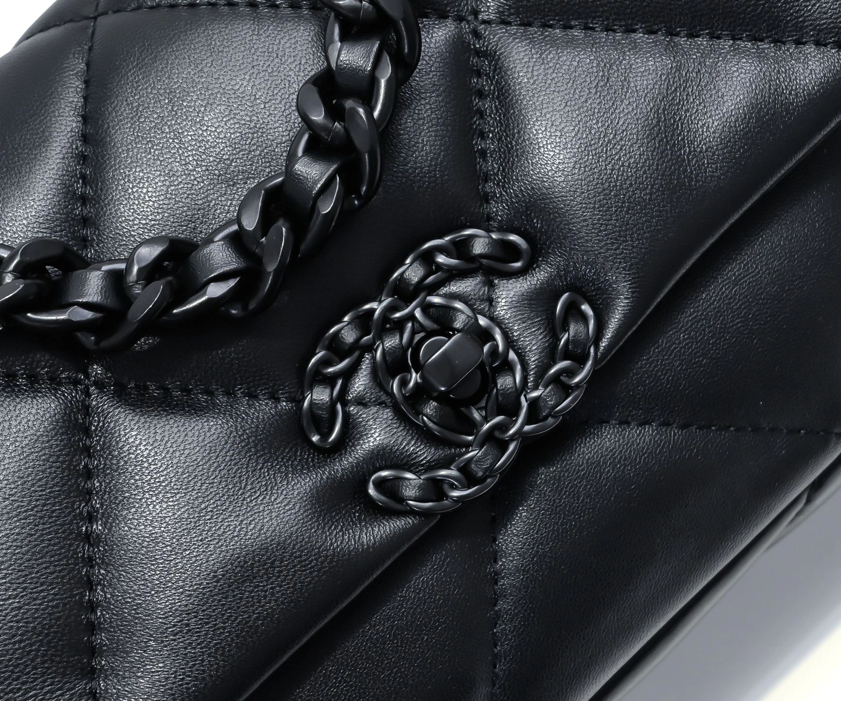 EasyMatch 2392 Chanel AAA Quality Messenger Bags For Women - Image 4