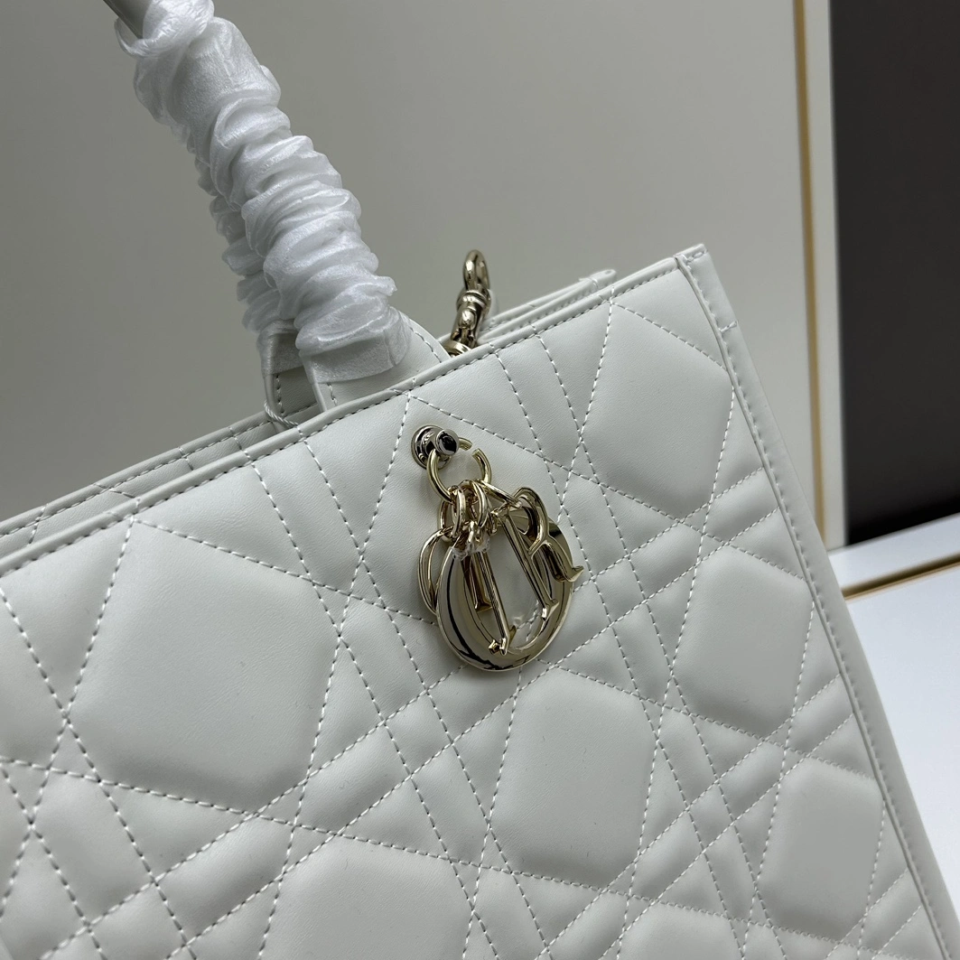 EasyMatch 8059 Christian Dior AAA Quality Tote-Handbags For Women - Image 4