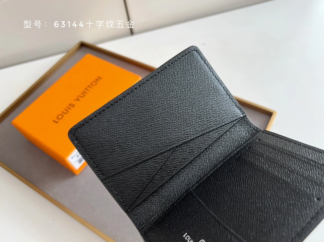 Efficient 3999 Louis Vuitton Card Case For Unisex - Image 4