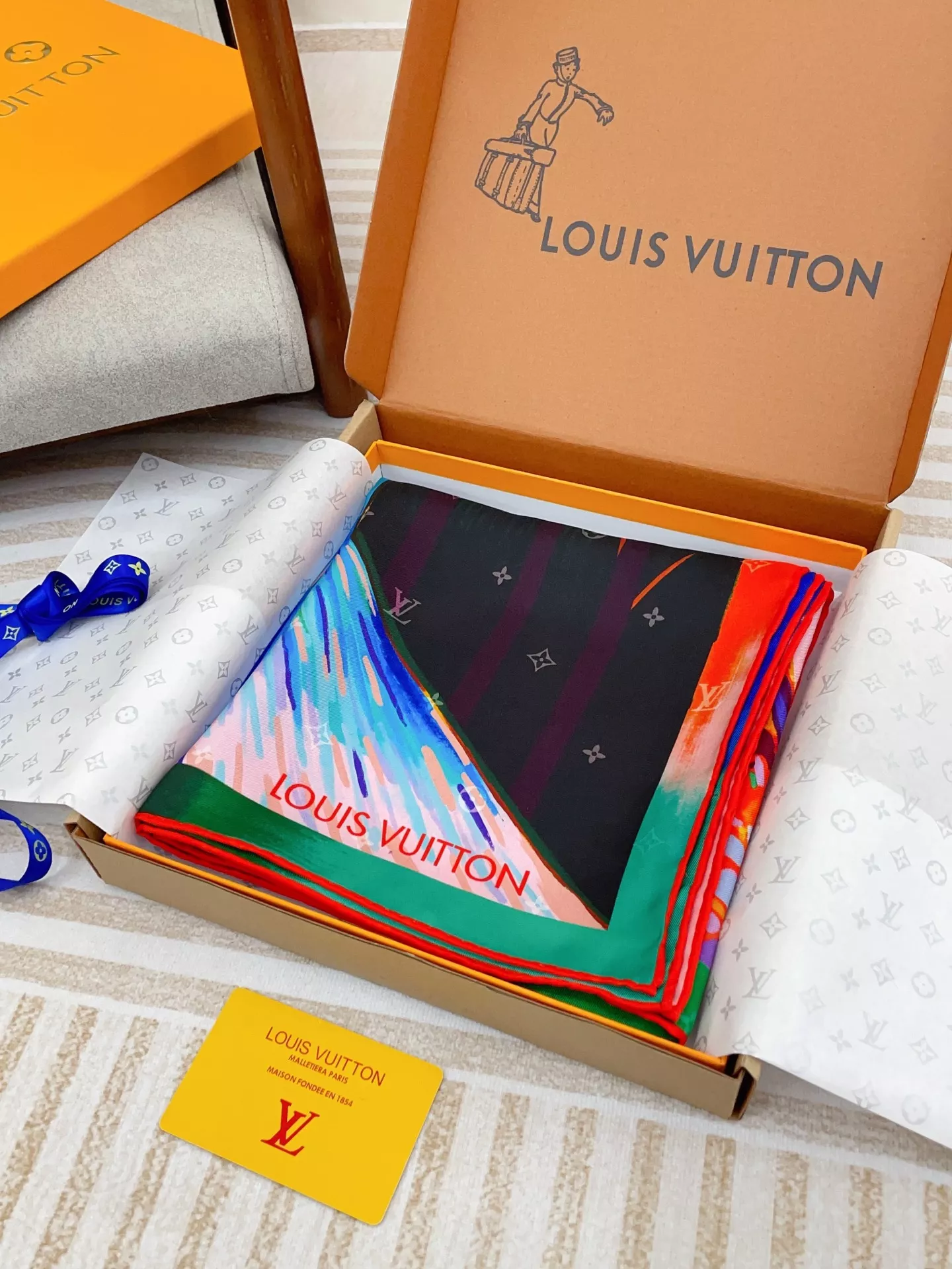 Efficient 8423 Louis Vuitton Silk Square