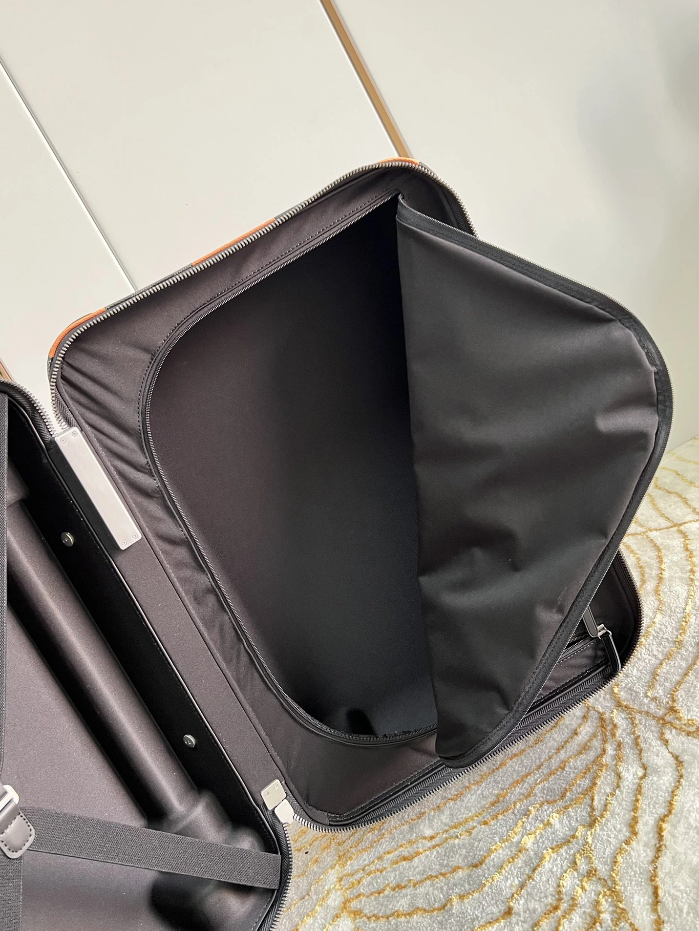 Elegant 3016 Louis Vuitton Luggage - Image 8