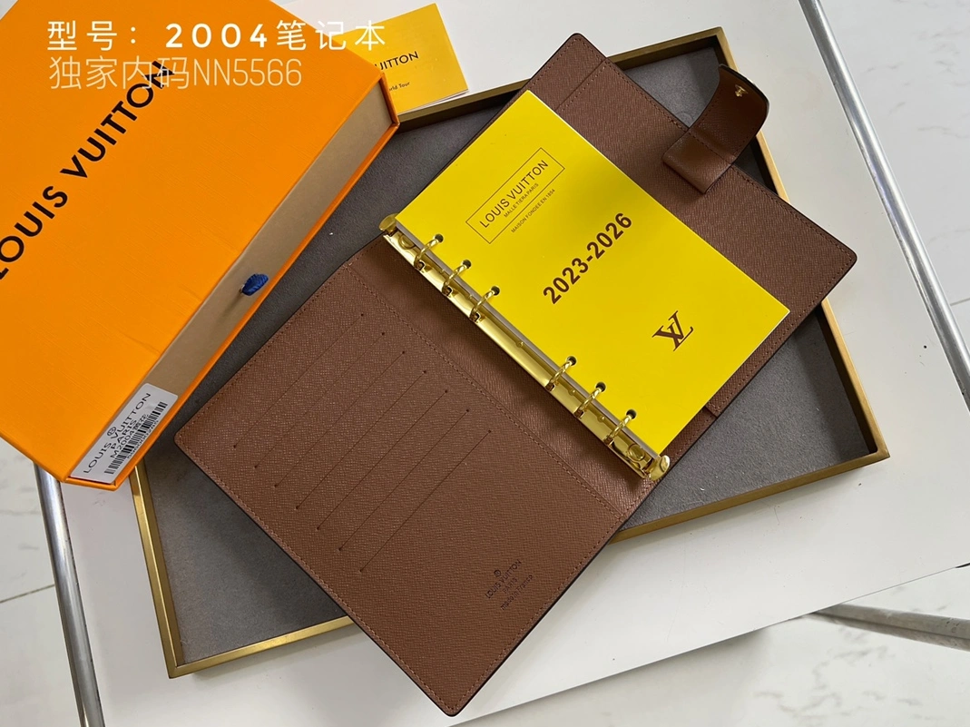 Elegant 3693 Louis Vuitton LV Card Case - Image 3