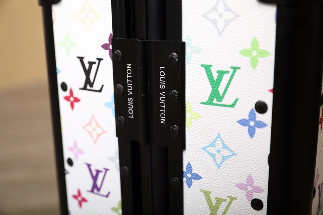 Elegant 4775 Louis Vuitton Luggage For Unisex - Image 6