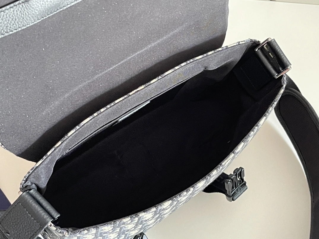 Elegant 8129 Christian Dior AAA Man Messenger Bags - Image 8