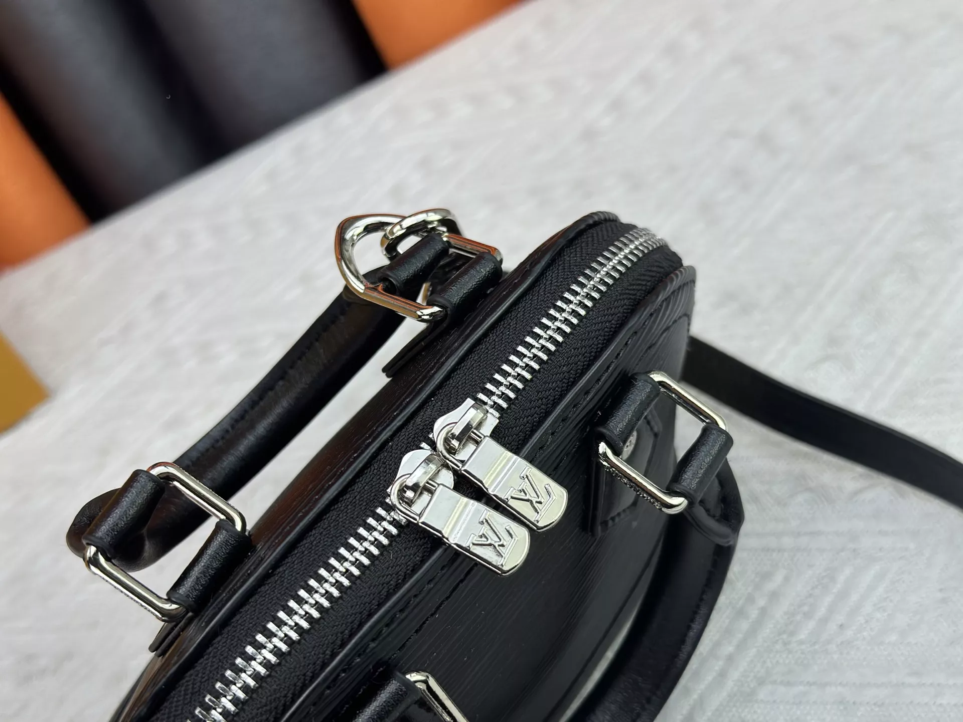 Elegant 8225 Louis Vuitton AAA Quality Handbags For Women - Image 5