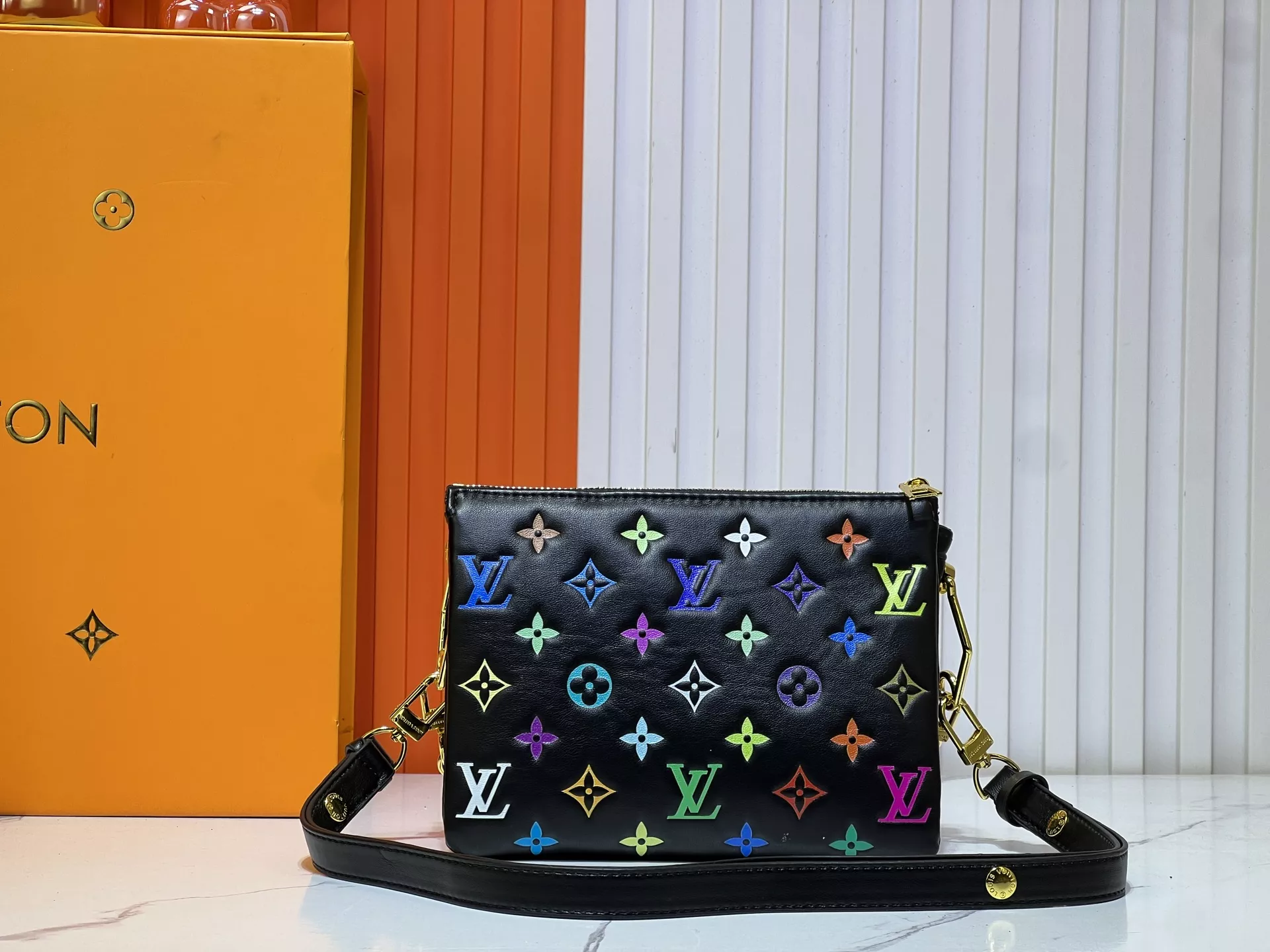 Elegant 8718 Louis Vuitton AAA Quality Messenger Bags For Women - Image 6