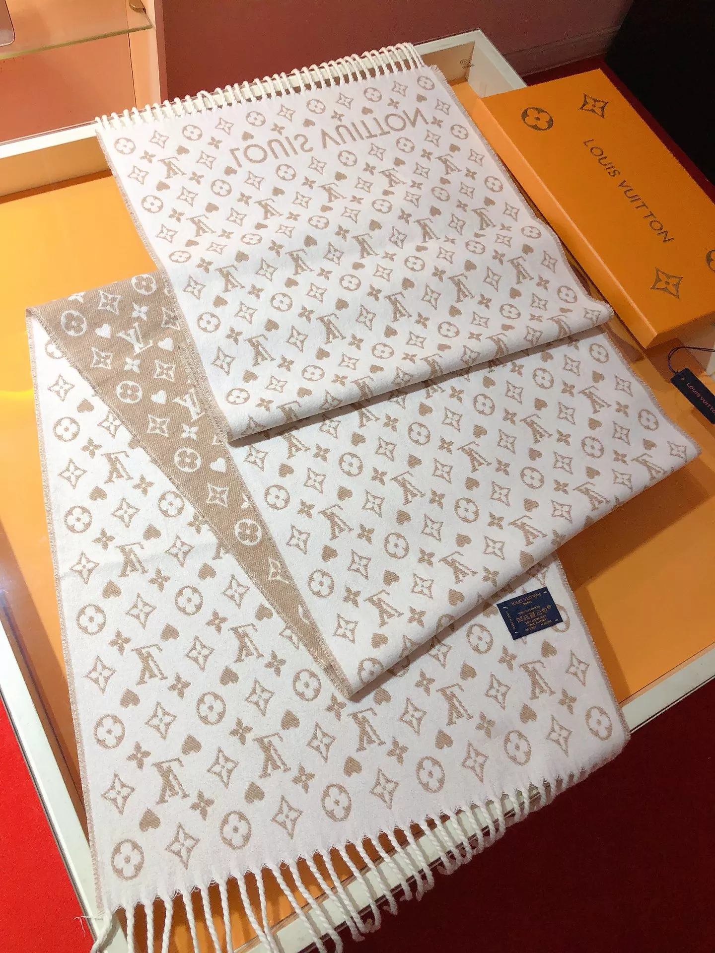 EyeCatching 1803 Louis Vuitton Scarf For Women - Image 3