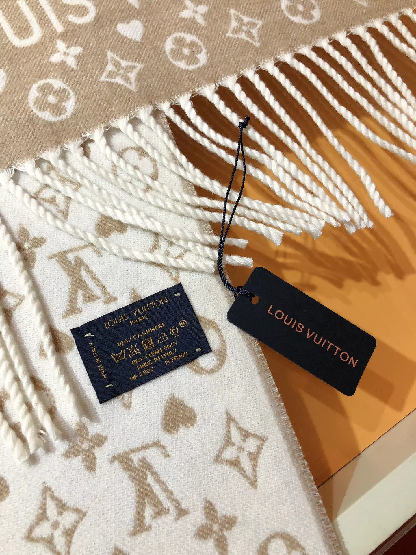 EyeCatching 1803 Louis Vuitton Scarf For Women - Image 4