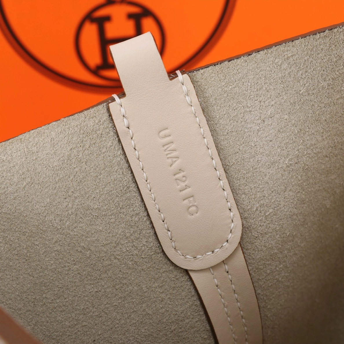 EyeCatching 6653 Hermes AAA Quality Handbags In Gold For Women - Image 6