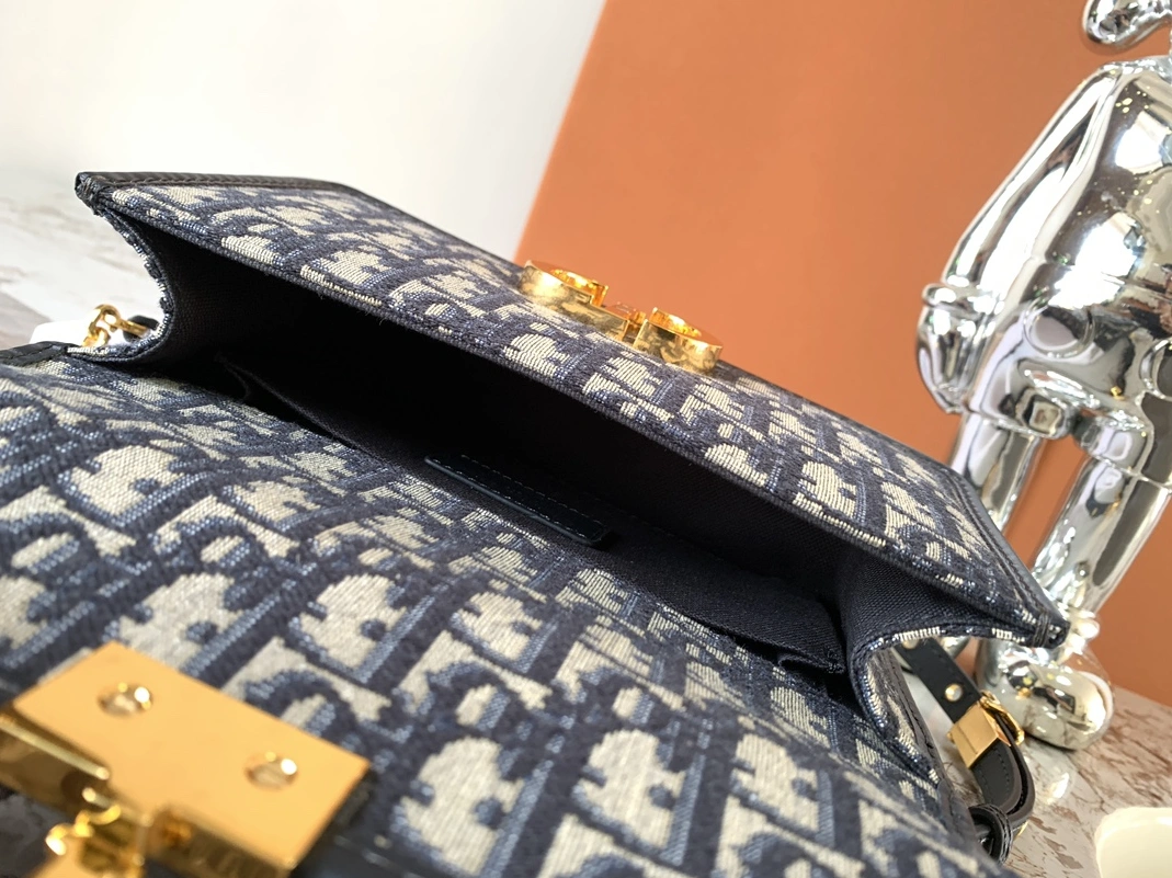 EyeCatching 6937 Christian Dior AAA Quality Messenger Bags For Women - Image 8