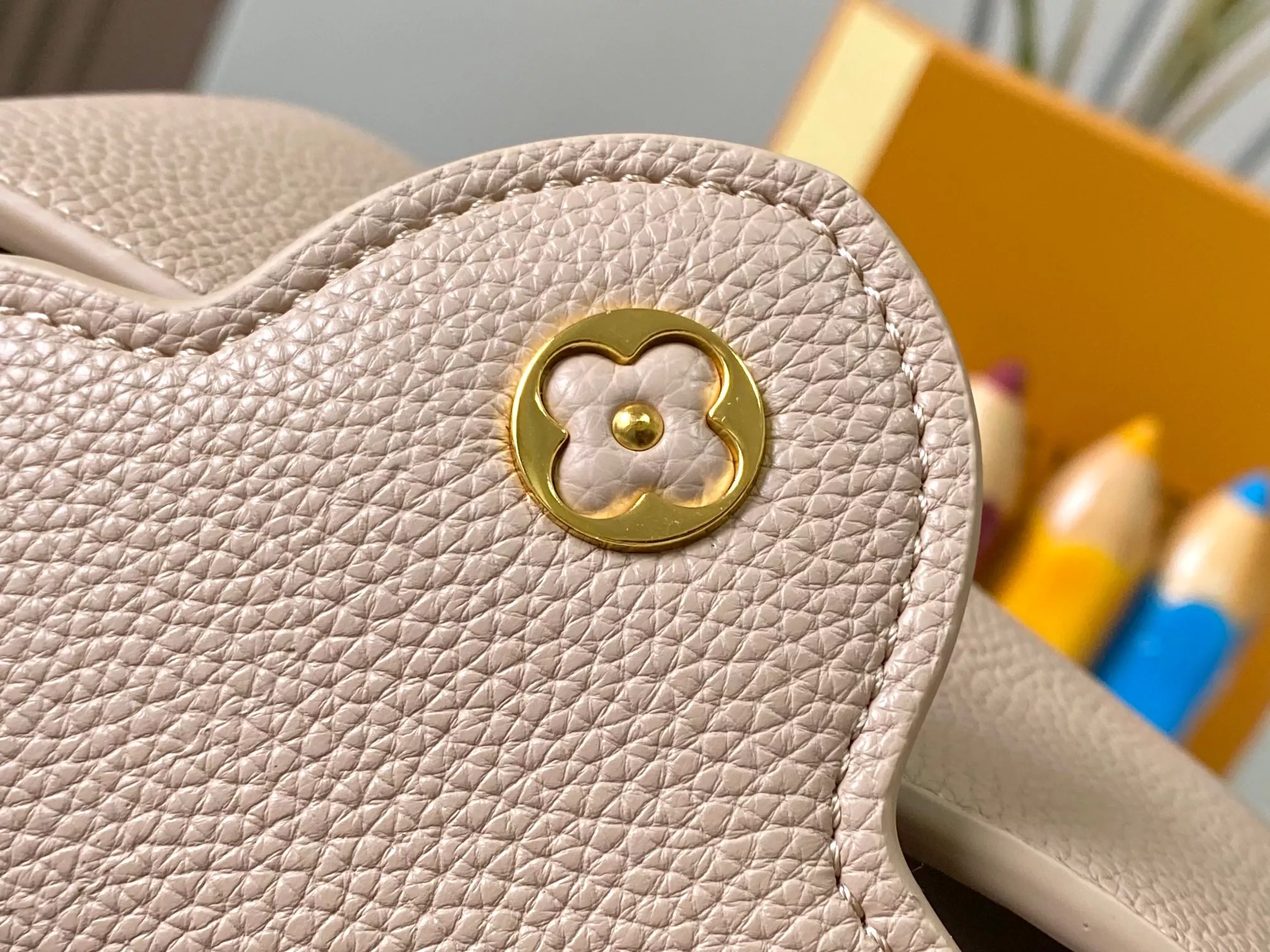 EyeCatching 7770 Louis Vuitton AAA Quality Messenger Bags For Women - Image 7