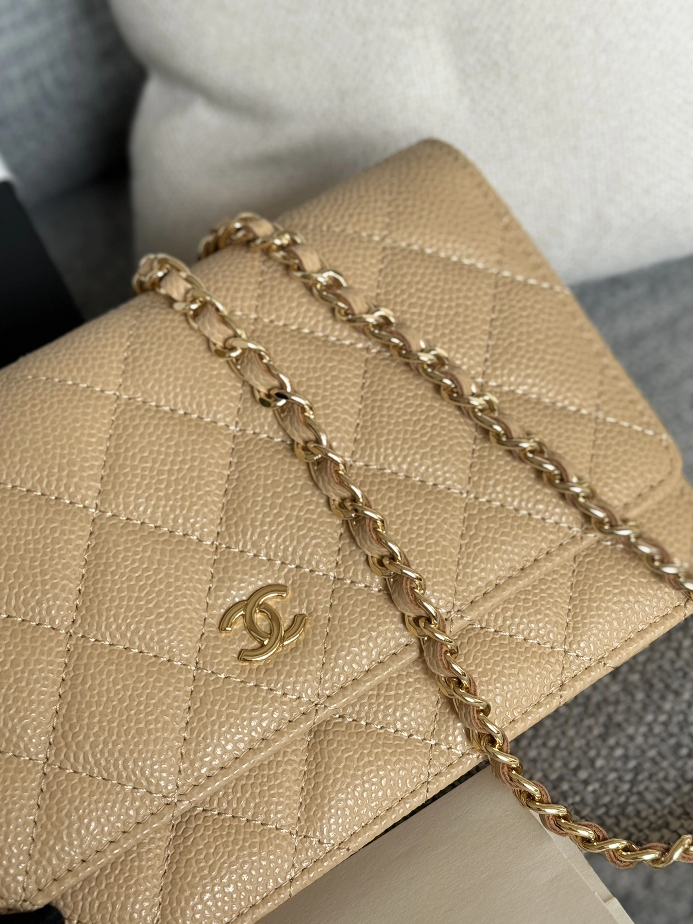 Fashionable 2800 Chanel AAA Quality Messenger Bags In Gold For Women - Image 4