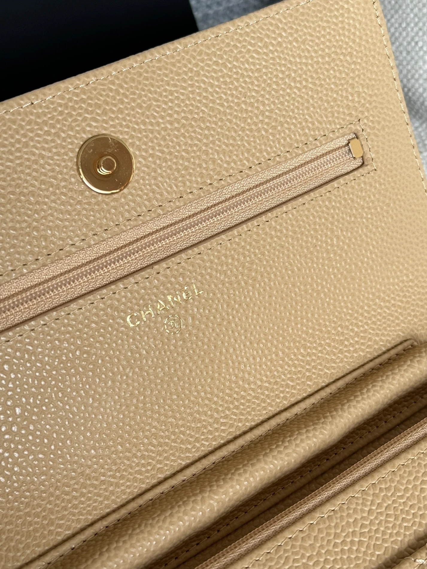 Fashionable 2800 Chanel AAA Quality Messenger Bags In Gold For Women - Image 6