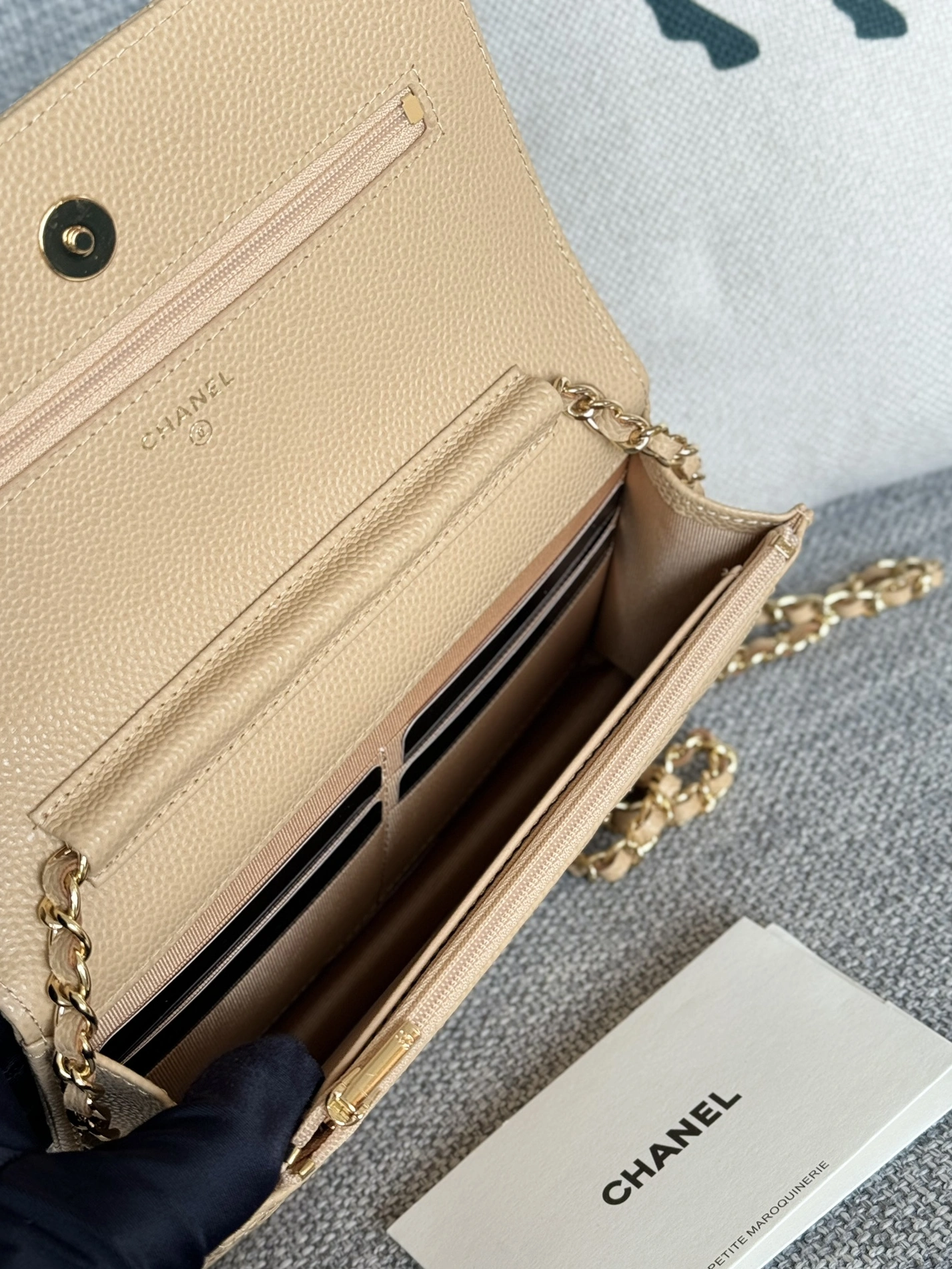 Fashionable 2800 Chanel AAA Quality Messenger Bags In Gold For Women - Image 8