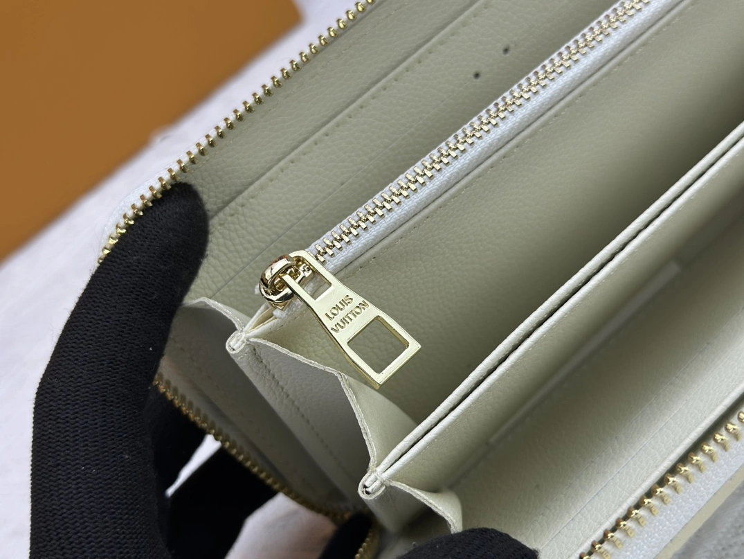 Fashionable 6820 Louis Vuitton LV Wallets - Image 7