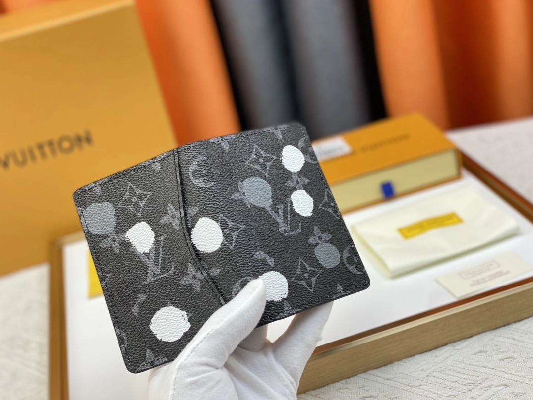 Flexible 1004 Louis Vuitton LV Card Case For Unisex - Image 4