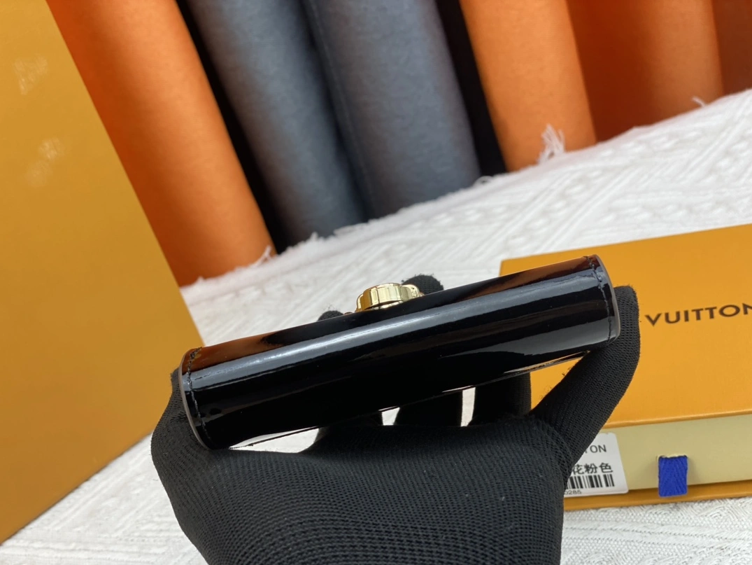 Flexible 2009 Louis Vuitton AAA Quality Wallets For Women - Image 4