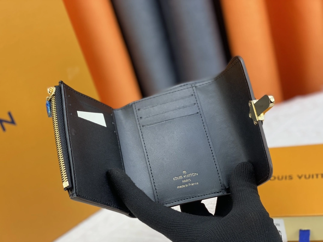 Flexible 2009 Louis Vuitton AAA Quality Wallets For Women - Image 8