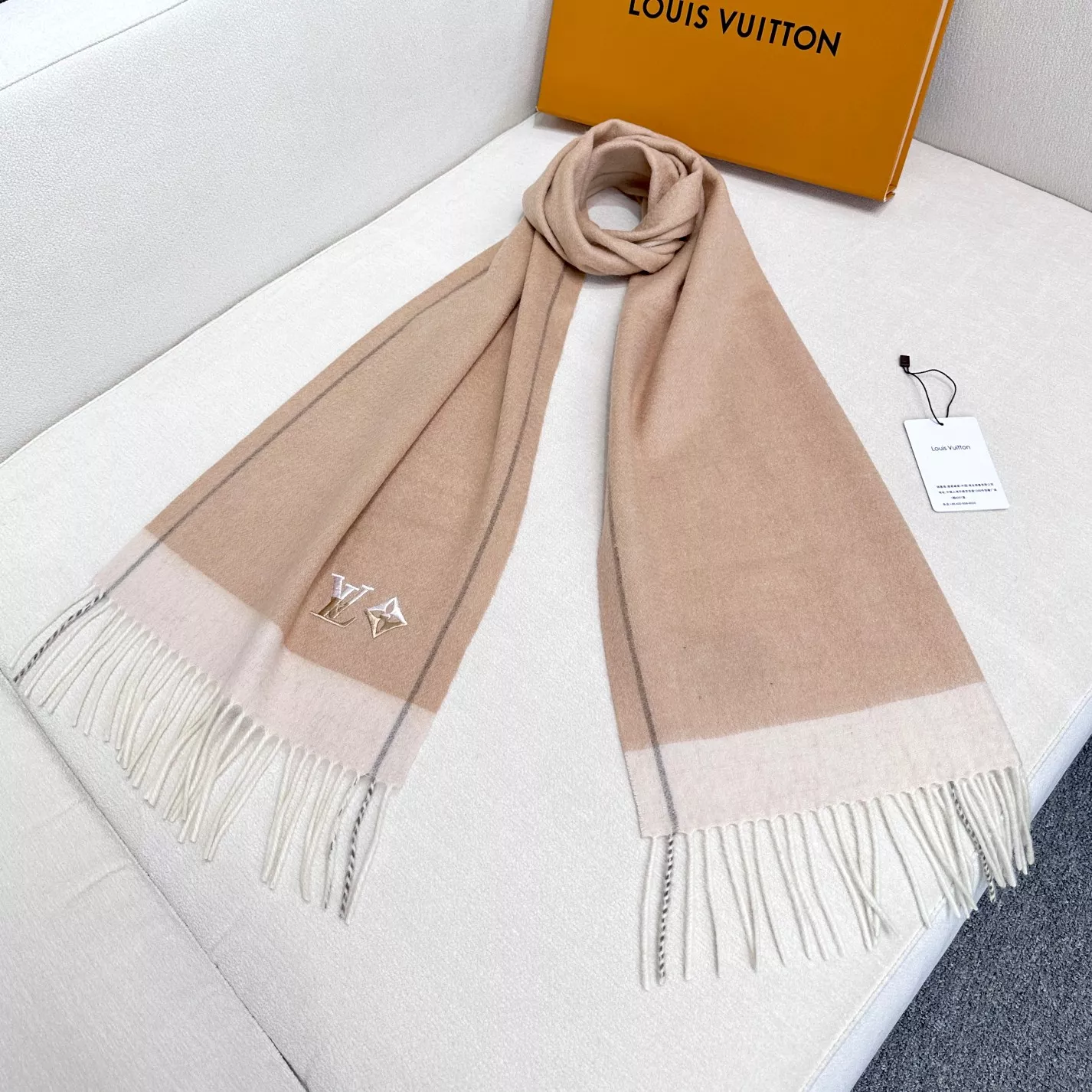 Functional 4626 Louis Vuitton Scarf