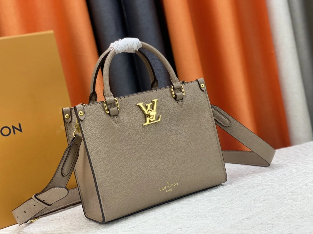 Functional 5771 Louis Vuitton AAA Quality Handbags For Women