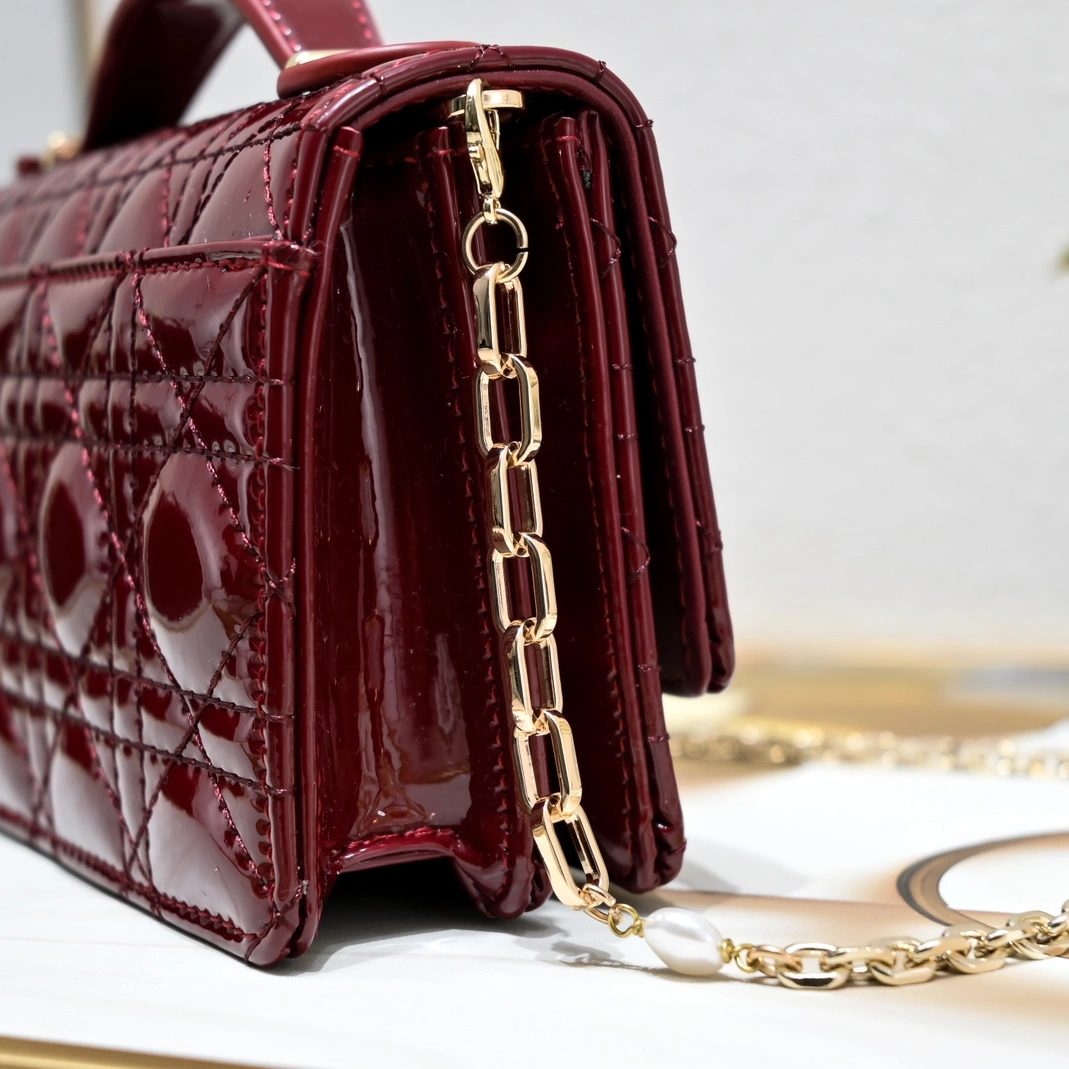 GoodFit 918 Christian Dior AAA Quality Messenger Bags For Women - Image 5