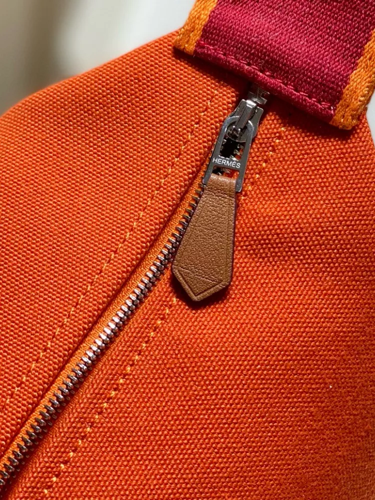 Hermes AAA Quality Handbags For Women Classic 6043 - Image 4