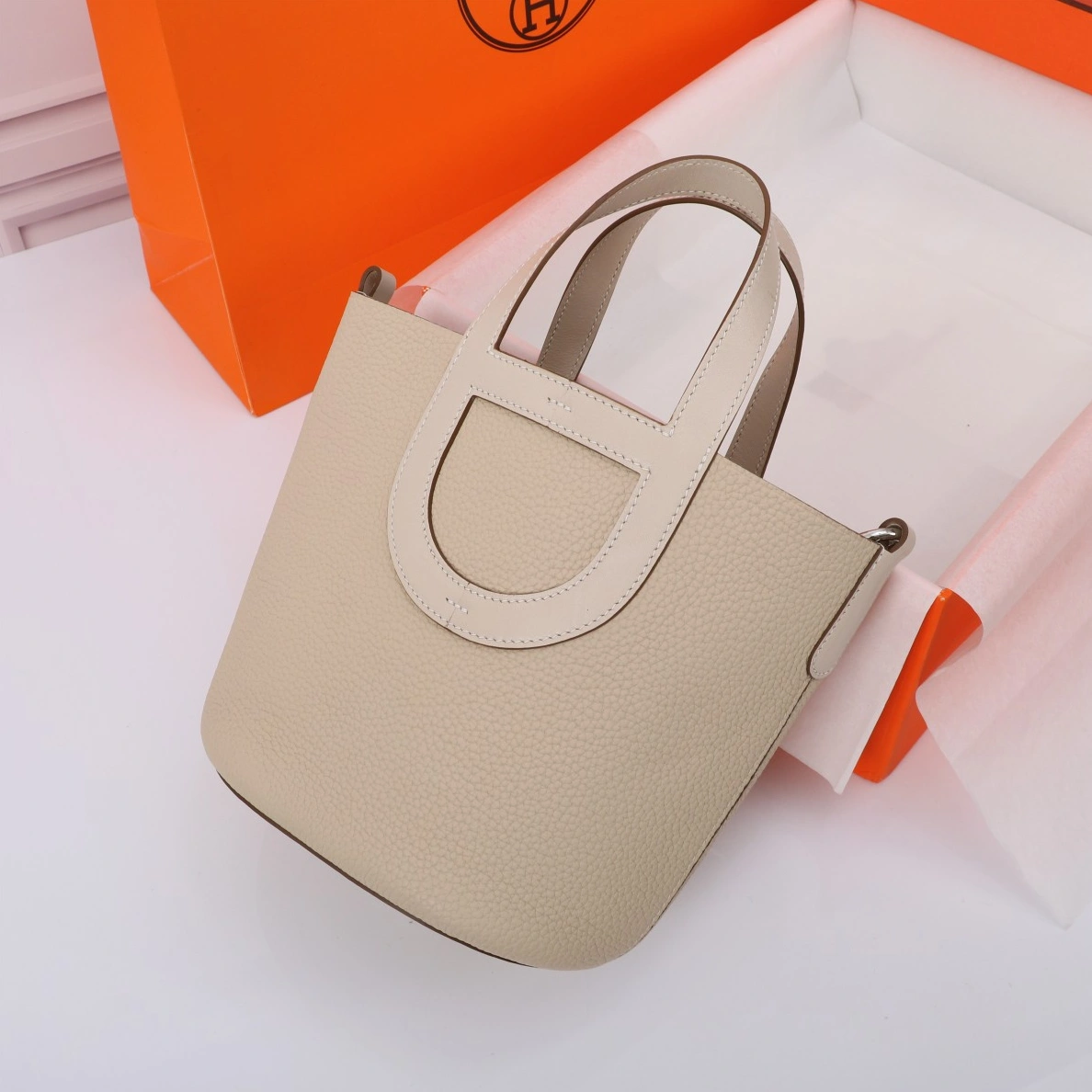Hermes AAA Quality Handbags In Silver For Women Lightweight 2679
