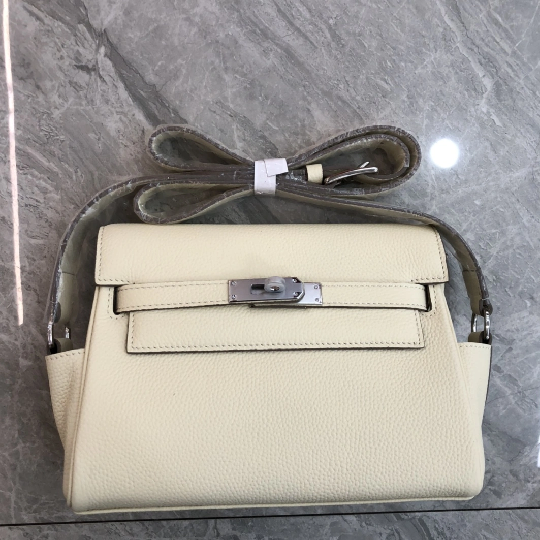 Hermes AAA Quality Messenger Bags For Women Durable 7325