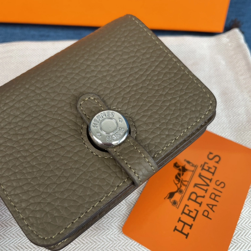 Hermes AAA Quality Wallets For Women Durable 4531 - Image 3