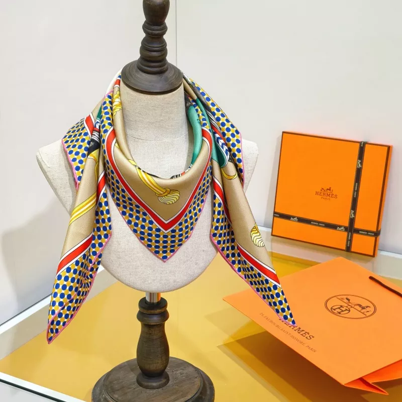 Hermes Silk Squares Sleek 4670 - Image 5