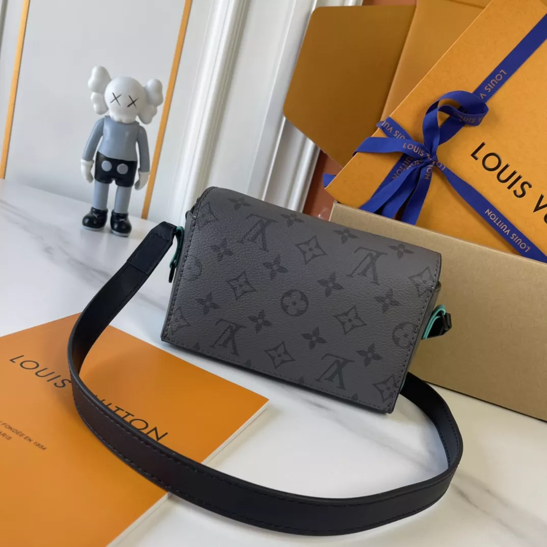 HighQuality 3815 Louis Vuitton AAA Quality Messenger Bags For Unisex - Image 3
