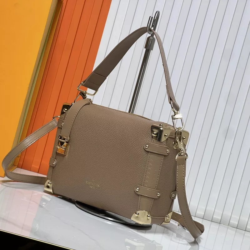 Lightweight 3866 Louis Vuitton AAA Quality Messenger Bags For Women - Image 3